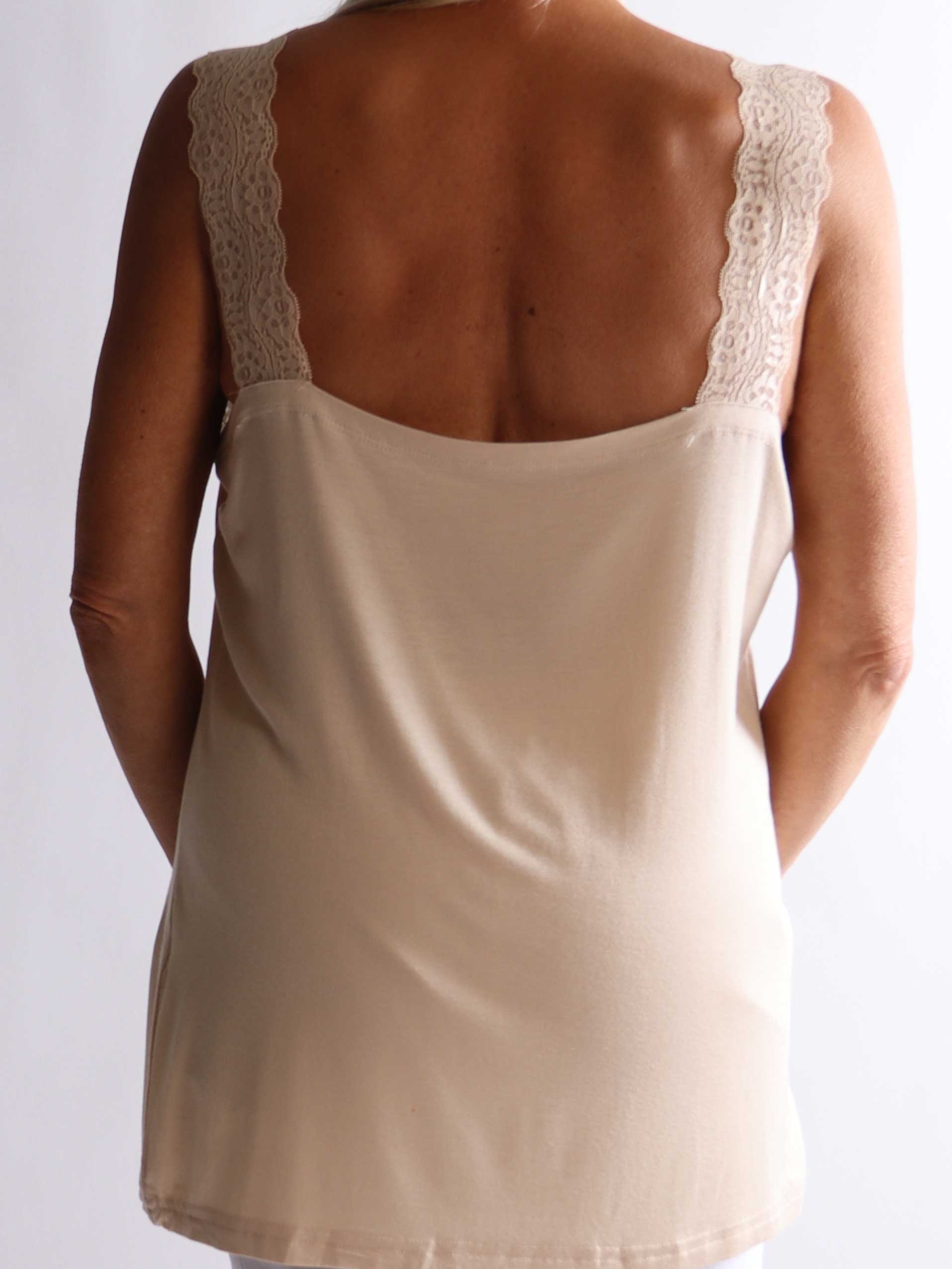 Florina - Basis plus size top i viskose med blondestropper